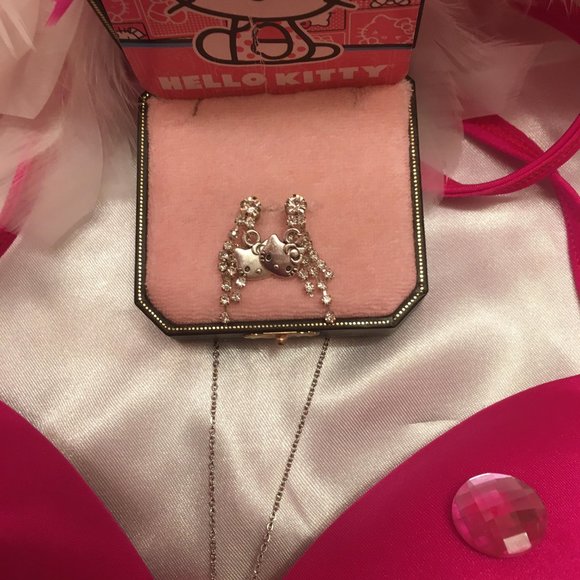 ADORABLE hot pink bikini and jewlery set with hello kitty and crystal details! - Picture 12 of 13
